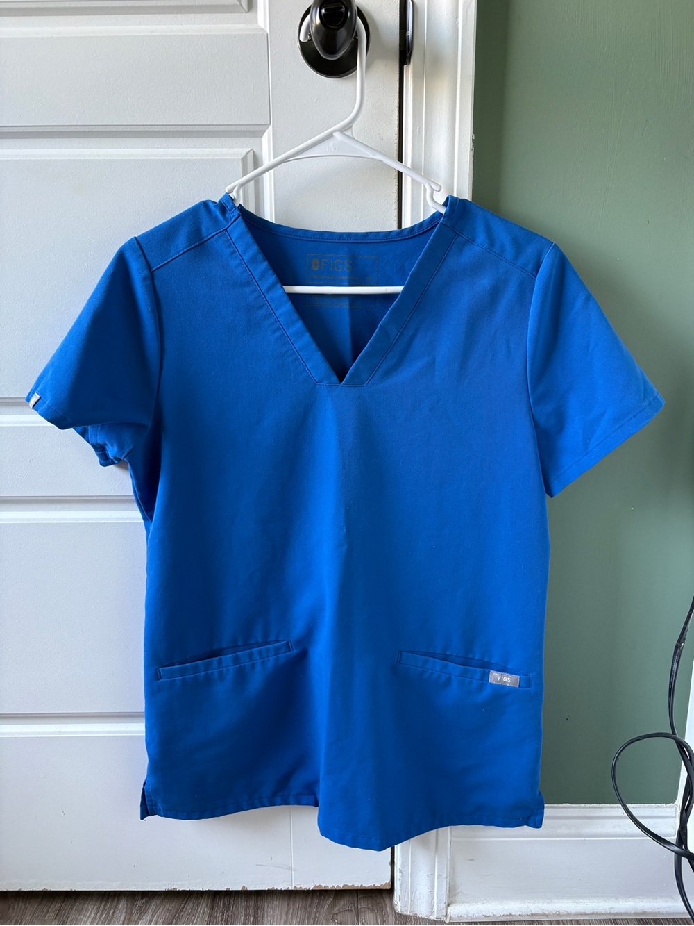 Figs scrub top